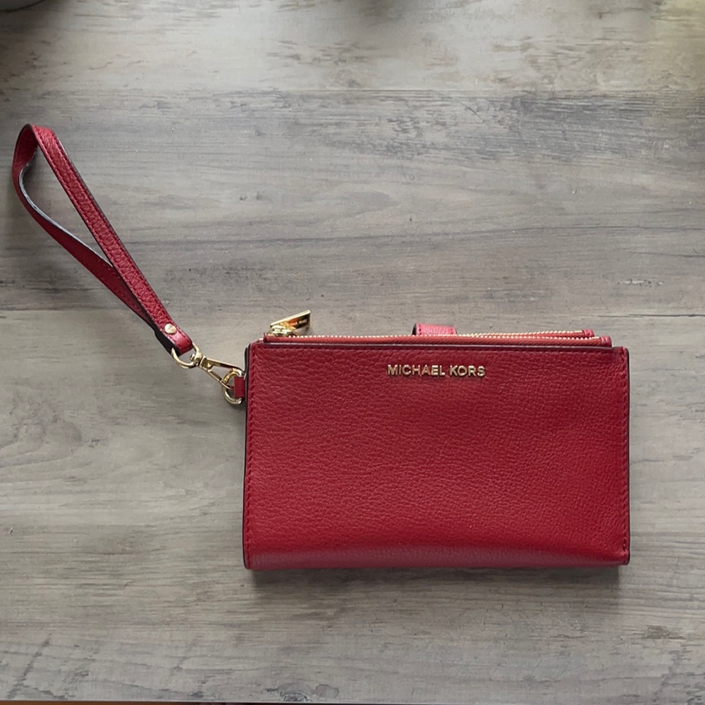 michael kors wristlet
